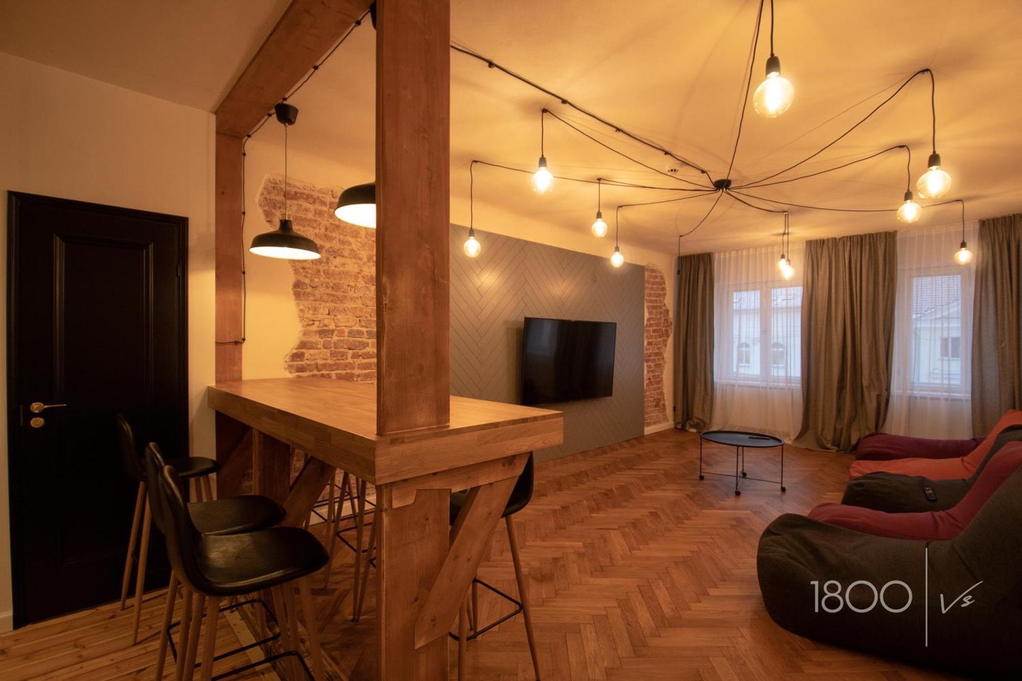 1800 By Vince Stay - Private Rooms In Town Hall Square Tartu Eksteriør bilde