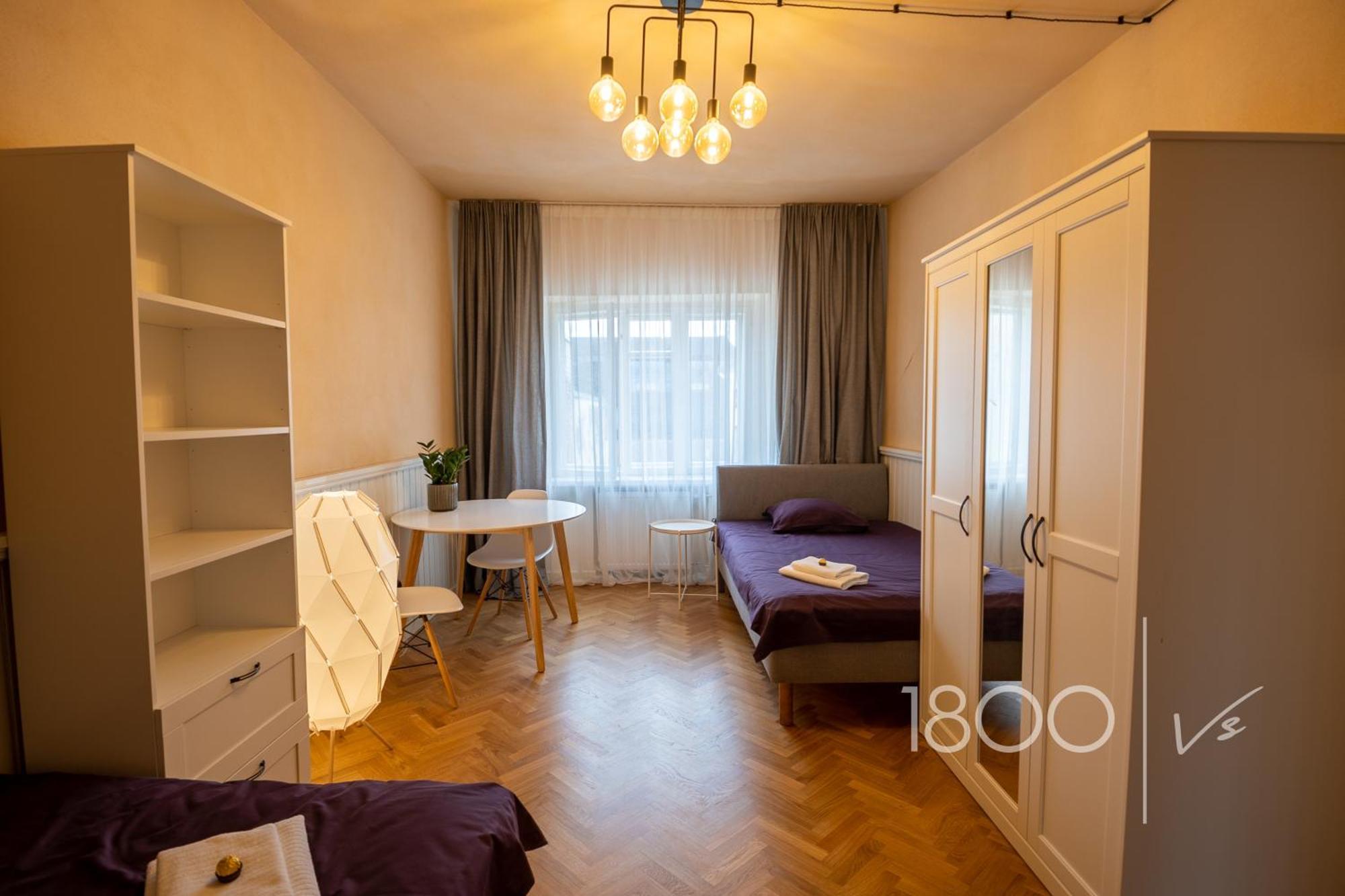 1800 By Vince Stay - Private Rooms In Town Hall Square Tartu Eksteriør bilde