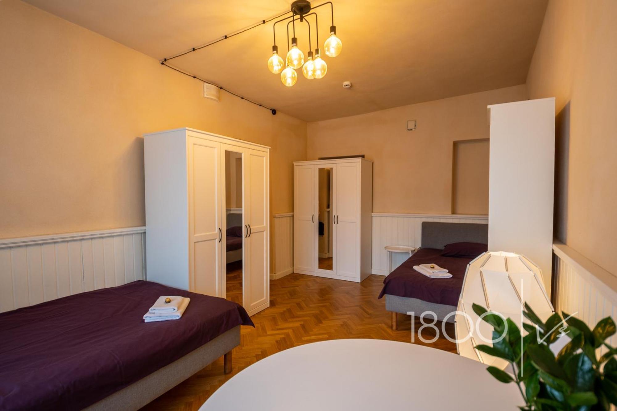 1800 By Vince Stay - Private Rooms In Town Hall Square Tartu Eksteriør bilde